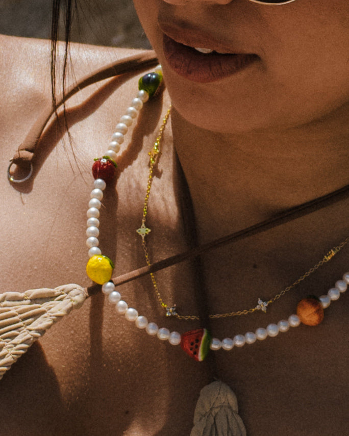 Perlenkette mit Früchten