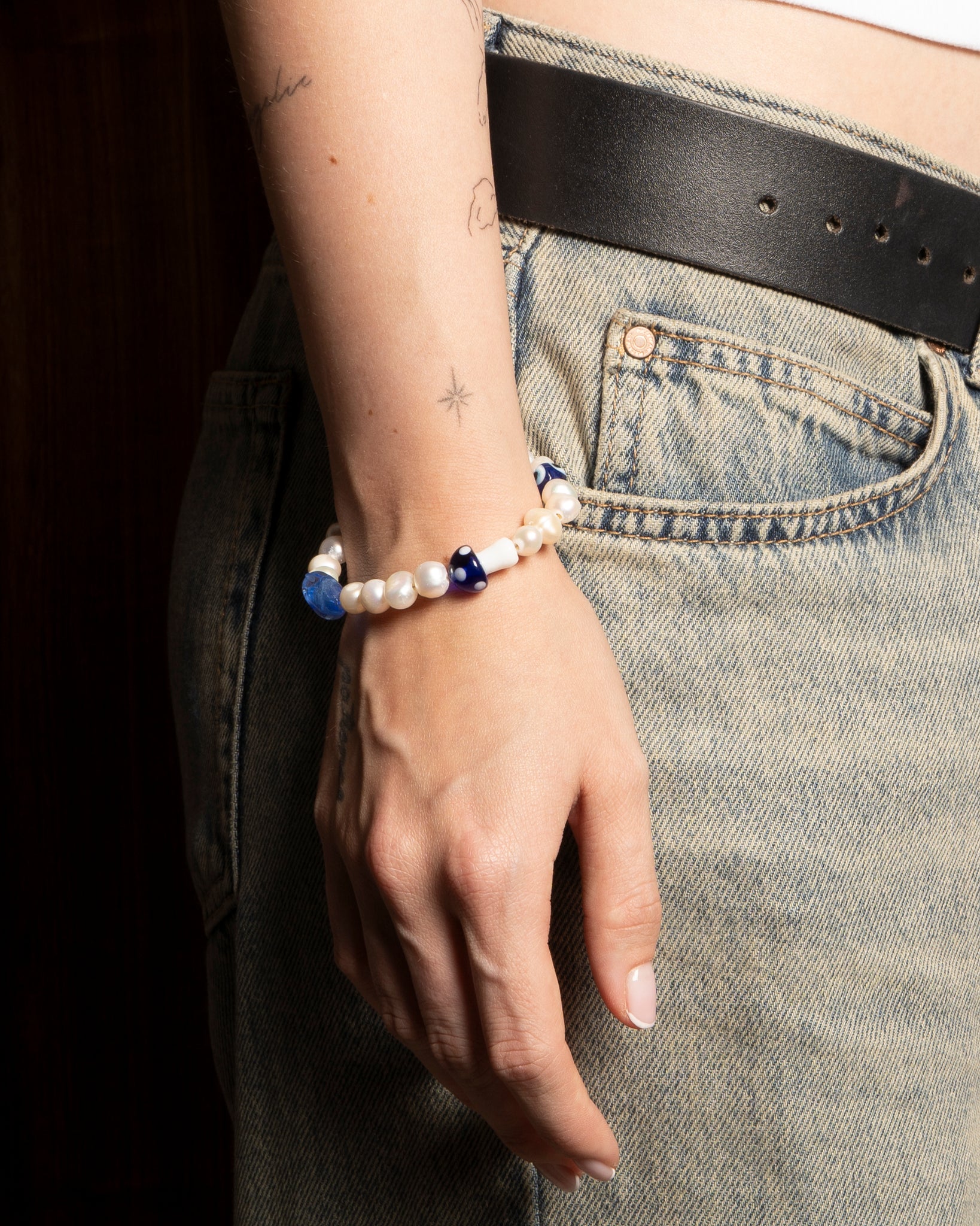 Süßwasser Perlenarmband  mit blauen charms