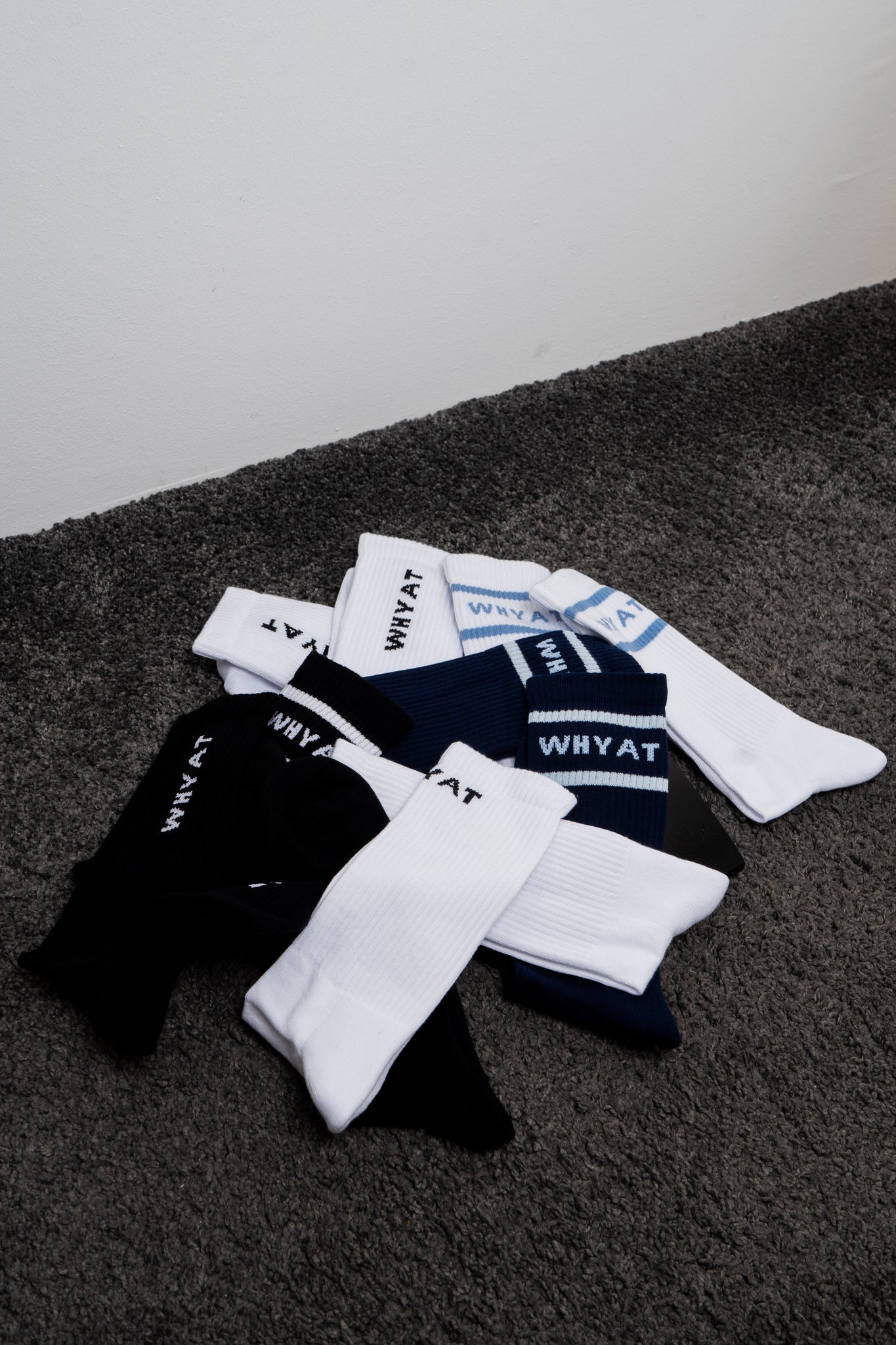 WHYAT-Logo Socks -white